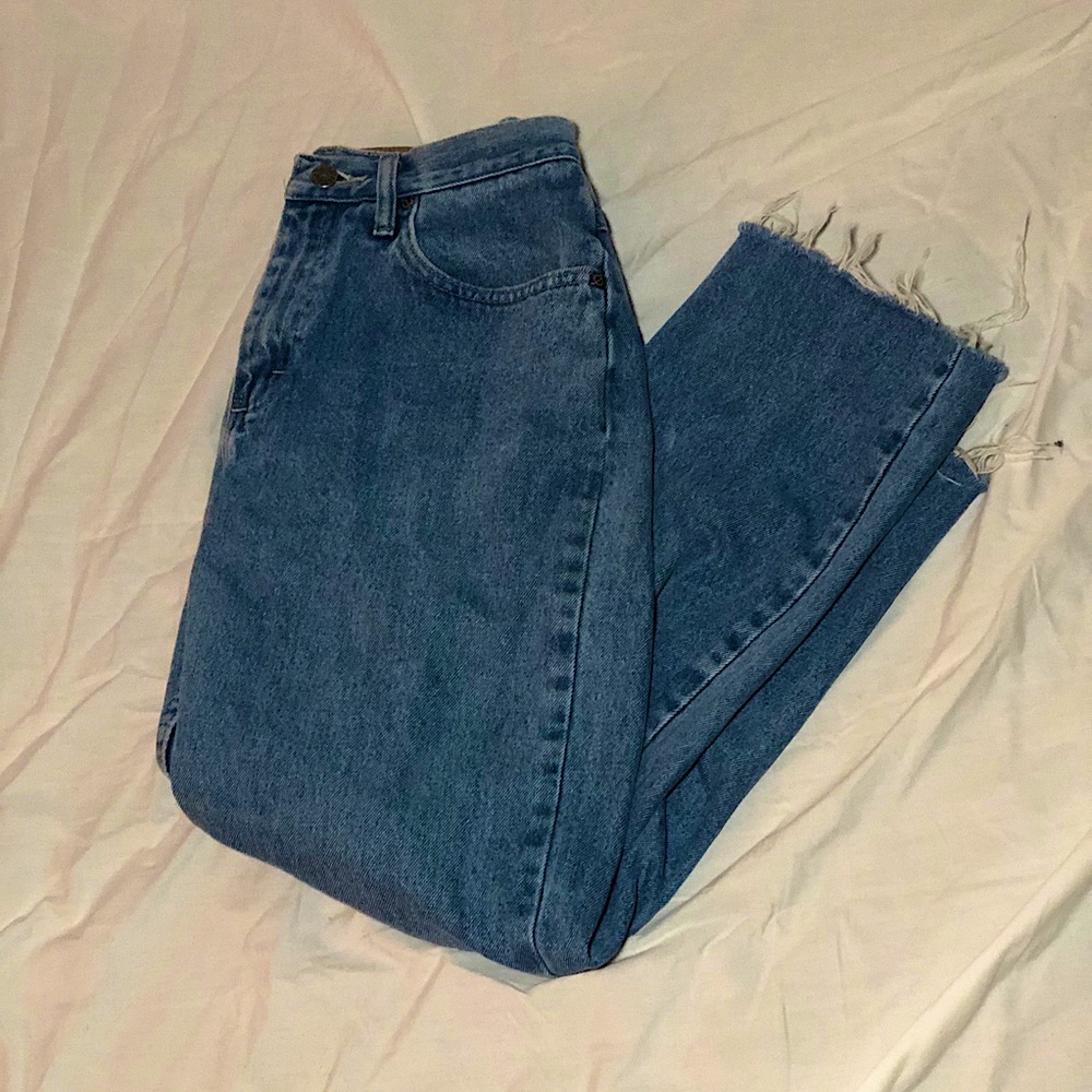 Distressed Straight Cut Jeans